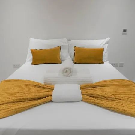 Queens Luxury Apartments Wembley Stadium - London-2